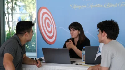 Bursa’da İnegöl Belediyesi, üniversite tercihleri sırasında gençlere yardımcı olabilmek adına