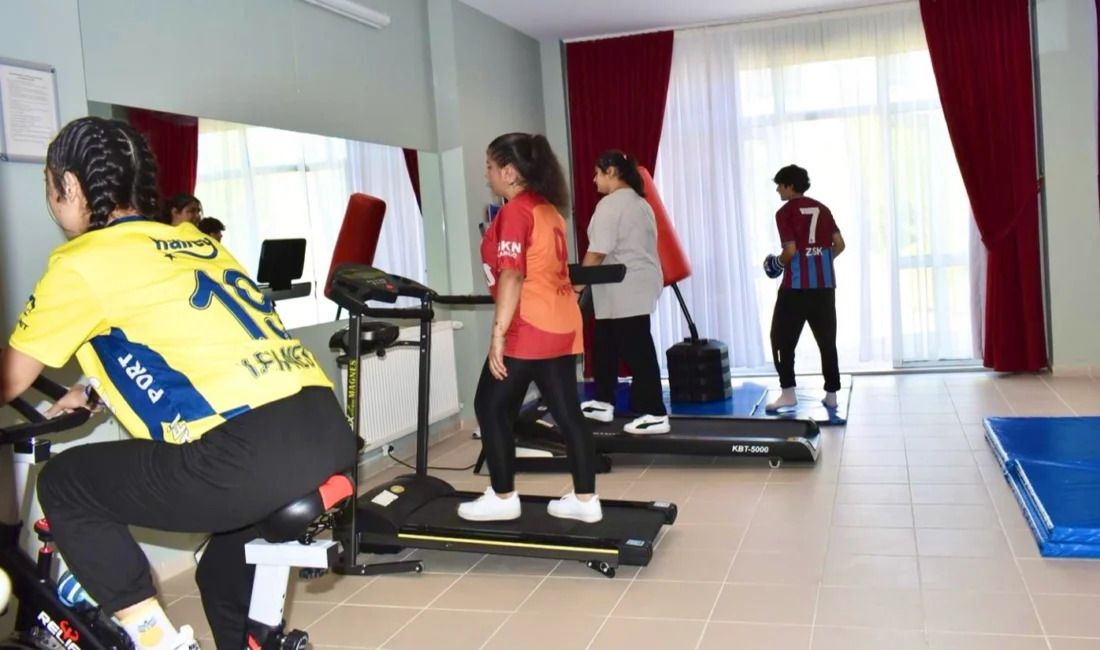 Bursa’da Bala Hatun Çocuk Evleri Sitesi’nde spor salonu açılışı yapıldı.