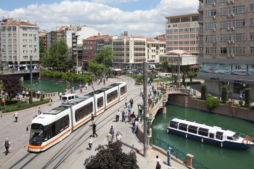 Eskişehir Büyükşehir Belediyesi’nin “Bi’fikirle hep birlikle Eskişehir” sloganıyla hayata geçirdiği