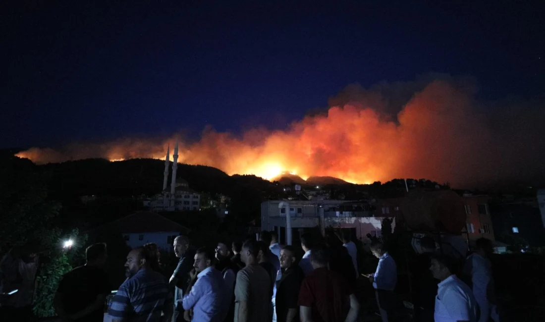 Hatay’da meydana gelen orman yangınının yerleşim yerlerine sıçramasının ardından 920