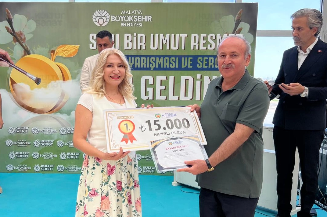 Malatya Büyükşehir Belediyesi’nin kayısı temasıyla düzenlediği “Sarı Bir Umut Resmet”