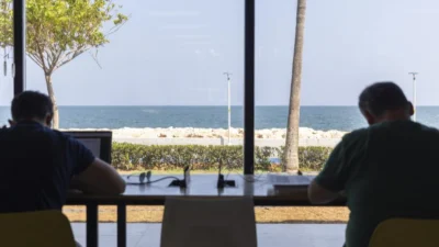 Mersin Büyükşehir Belediyesi, eğitim alanındaki hizmetlerini yaz döneminde de sürdürüyor.