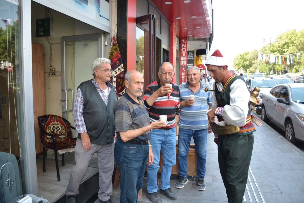Hava sıcaklıklarının 40 dereceye dayandığı kentte Nevşehir Belediyesi ekipleri tarafından