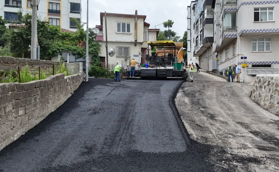 Ordu Büyükşehir Belediyesi, Ünye’nin ulaşım ağını güçlendirmeye devam ediyor. Bu