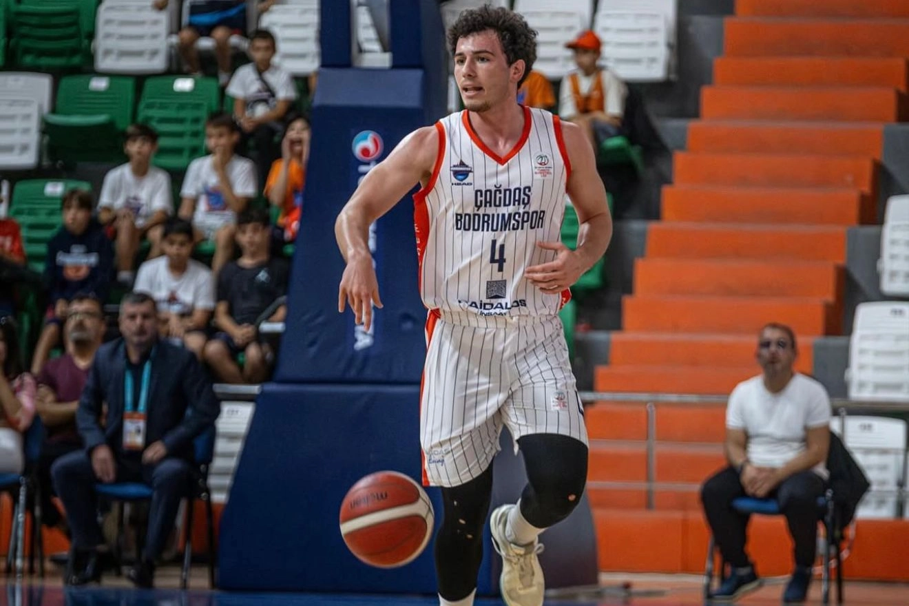 2025-2026 sezonu öncesi kadro yapılanmasını sürdüren Büyükşehir Belediyesi Basketbol Takımı,