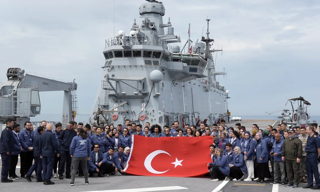 Cumhurbaşkanı Recep Tayyip Erdoğan, Zafer Haftası kapsamında TCG Anadolu gemisinde