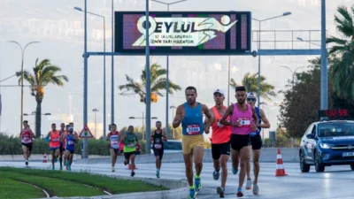 İzmir Büyükşehir Belediyesi’nin düzenlediği 13’üncü Uluslararası Dokuz Eylül İzmir Yarı