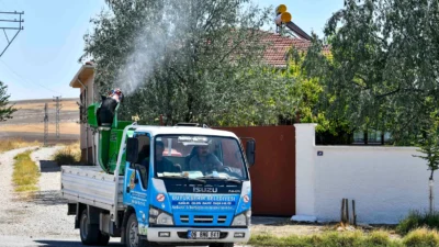 Ankara Büyükşehir Belediyesi, hava sıcaklığının artması nedeniyle Başkent genelinde üreyen