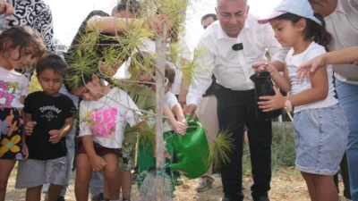 Adana Büyükşehir Belediyesi Çocuk Hakları Koruluğu’nda miniklerin katılımıyla fidan dikimi