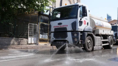 Ankara’da Keçiören Belediyesi ekipleri ilçe genelinde geniş kapsamlı temizlik çalışması