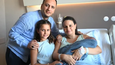 Bir kız çocuk sahibi olan Bornova Belediye Başkanı Ömer Eşki