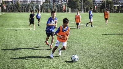 Ankara Büyükşehir Belediyesi’nin ücretsiz futbol yaz kursu, Başkent’in üç farklı