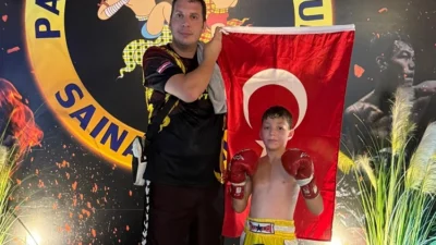Bostanlıspor’un 10 yaşında gelecek vaad eden muay thai sporcusu Mert