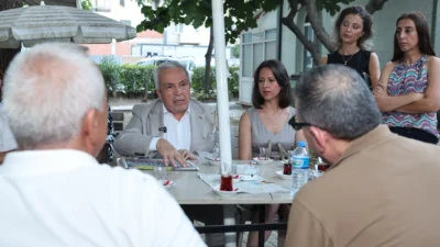 Bursa’da Nilüfer Belediye Başkanı Şadi Özdemir, Ertuğrul Mahallesi sakinleri ile