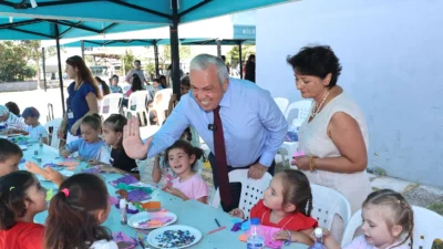 Bursa Nilüfer Belediye Başkanı Şadi Özdemir, 24 mahallede düzenlenen yaz