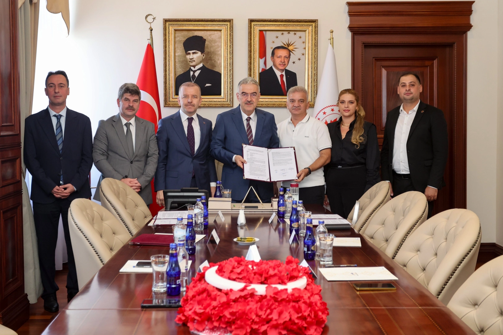 Bursa Valisi Erol Ayyıldız, Nilüfer ilçesi Çalı Mahallesi’nde hayırsever iş