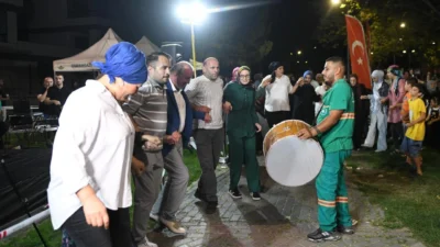 Bursa’da Osmangazi Belediyesi, ilçede yaşayan vatandaşların keyifli yaz akşamları geçirmesi