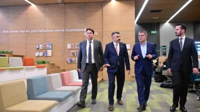 Yıldırım Belediye Başkanı Oktay Yılmaz ile birlikte önce Mümine Şeremet