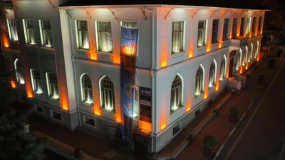 Bünyesindeki müzelerle kentin sahip olduğu tarihi ve kültürel zenginlikleri Bursalılarla