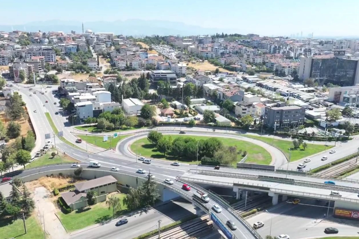 Bursa Büyükşehir Belediyesi, Ata Bulvarı ile Sanayi Caddesi kesişiminde bulunan