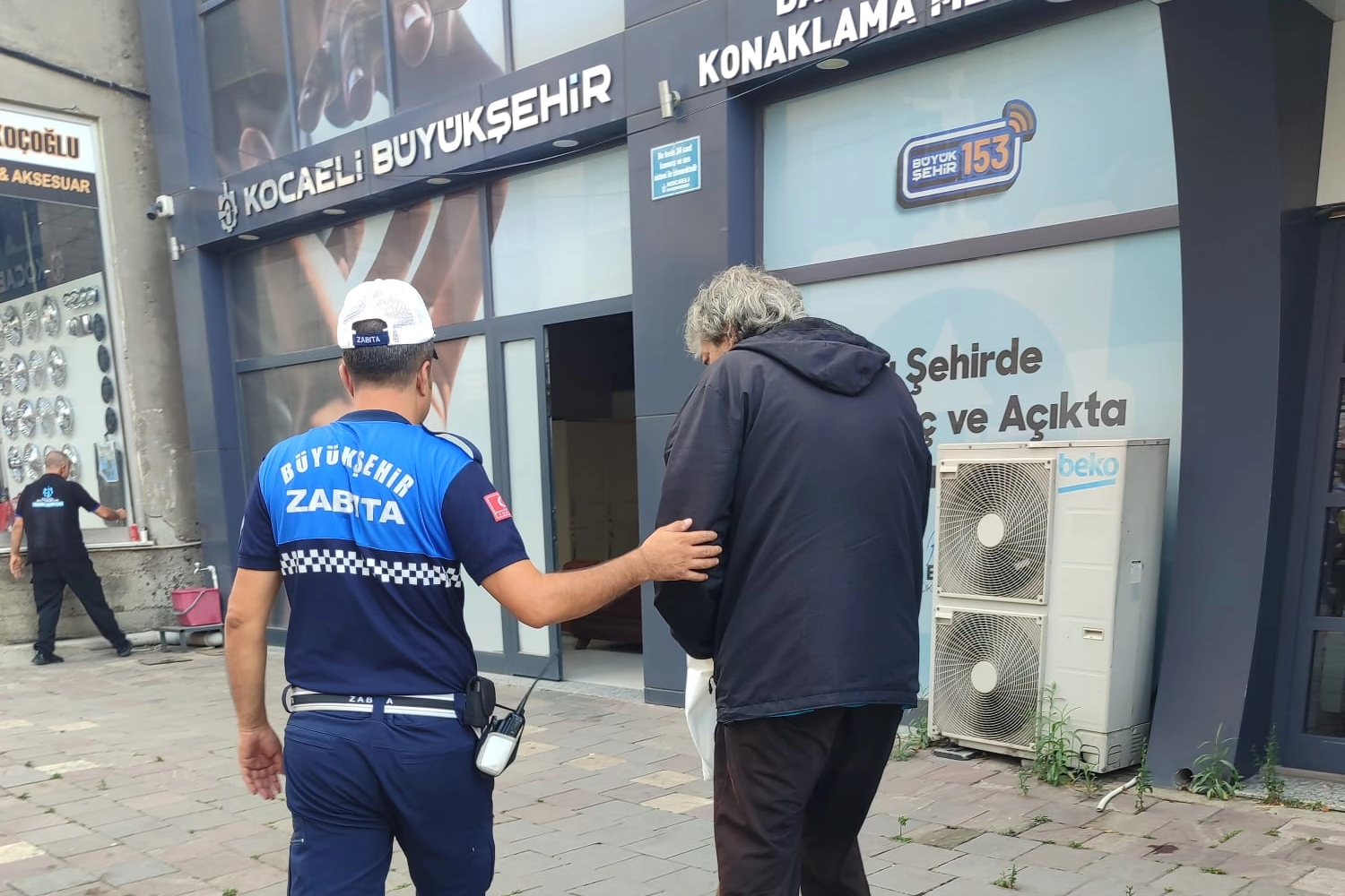 Kocaeli Büyükşehir Belediyesi, sıcak bir yuvaya hasret kalan vatandaşların ihtiyacını