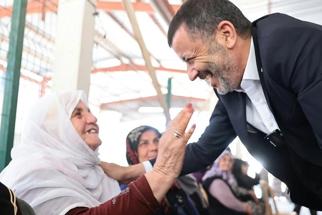 Denizli Büyükşehir Belediyesi, vatandaşlara nefes aldıracak sosyal destek projelerini aralıksız