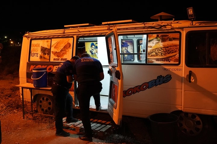 Denizli Büyükşehir Belediyesi, halk sağlığını tehlikeye atan kayıt dışı gıda