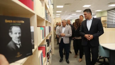 İzmir Aliağa Belediyesi, eğitime ve kültüre verdiği önemi bir kez