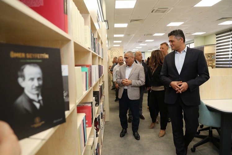 İzmir Aliağa Belediyesi, eğitime ve kültüre verdiği önemi bir kez
