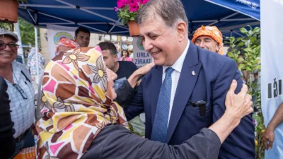 İzmir Büyükşehir Belediyesi, ekonomik zorluklarla mücadele eden emeklilere yönelik desteklerini