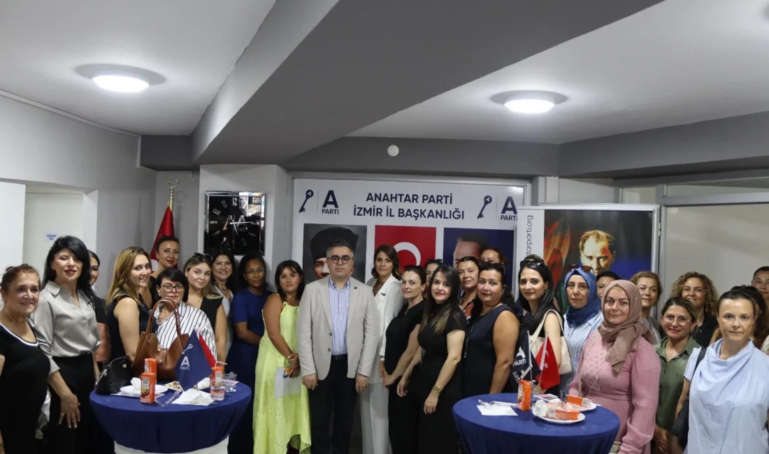 “Kadınım, Anneyim, Türk’üm!” ve “Türkiyeli değilim, Türk’üm” vurgularıyla dikkat çeken