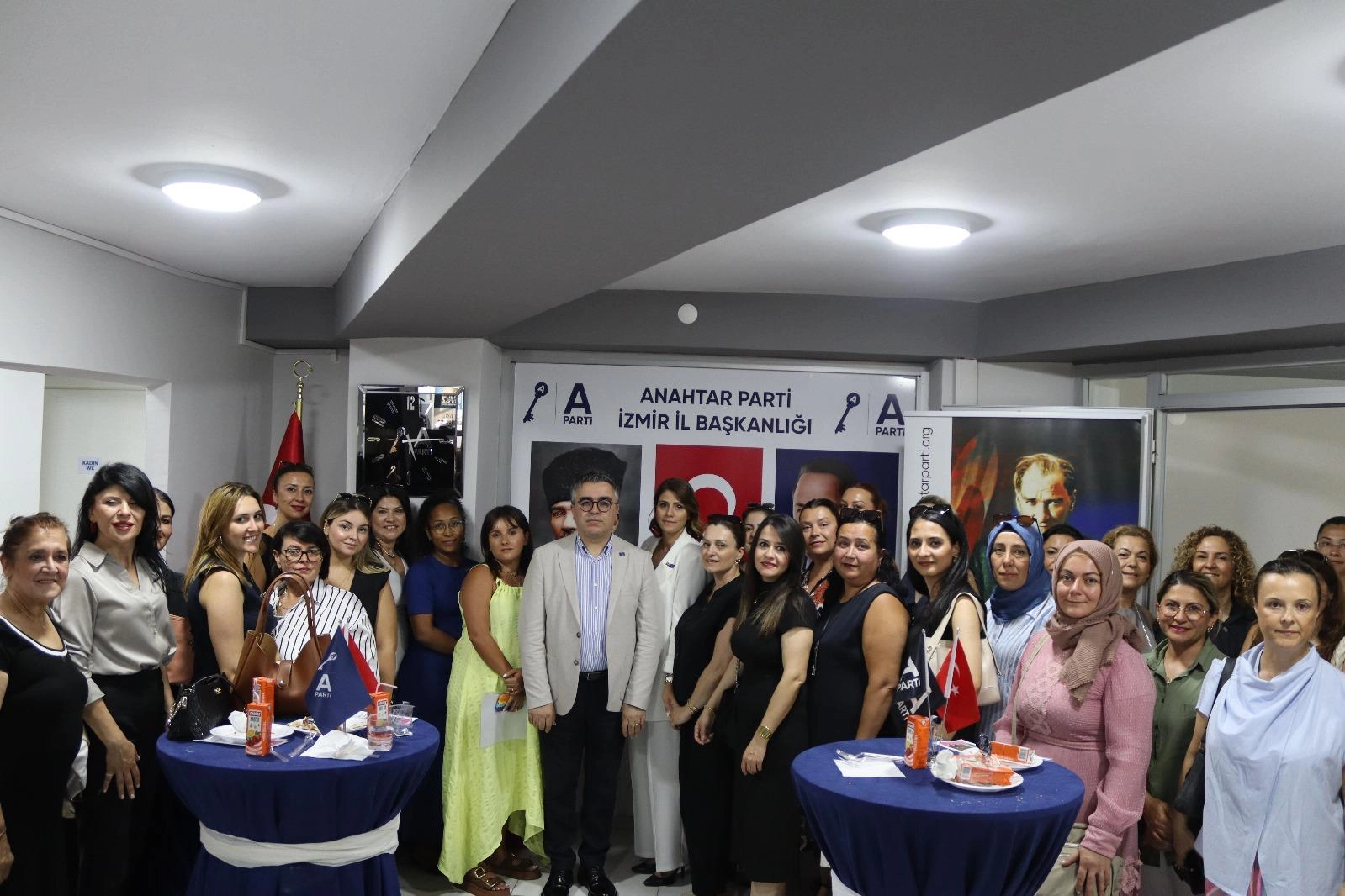 “Kadınım, Anneyim, Türk’üm!” ve “Türkiyeli değilim, Türk’üm” vurgularıyla dikkat çeken