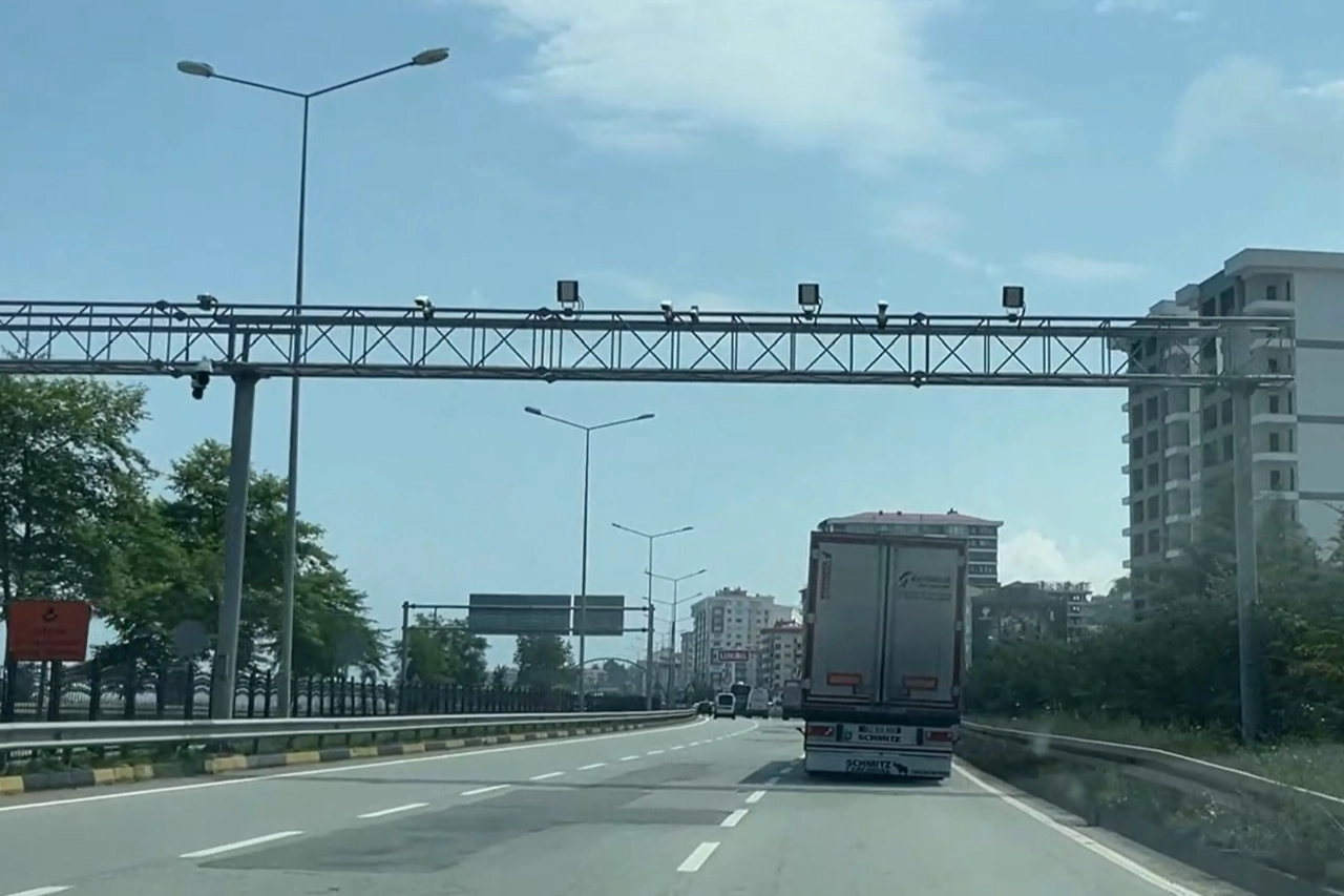 Karadeniz Sahil Yolu’nda trafik güvenliğini artırmak amacıyla Piraziz’de Elektronik Denetleme