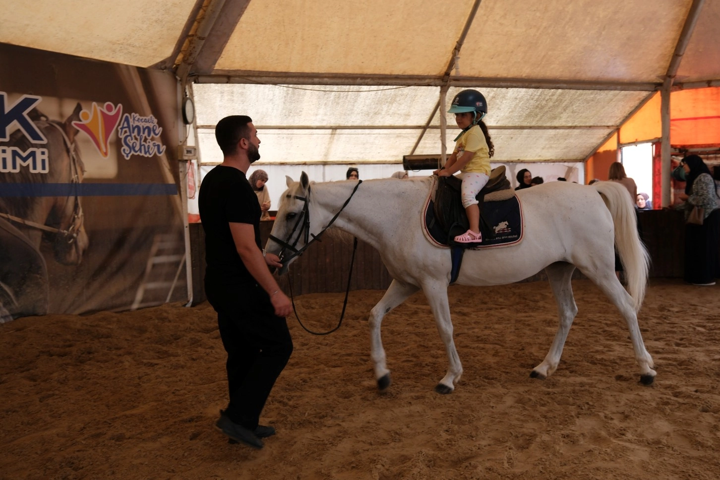 Kocaeli Büyükşehir Belediyesi, 4-6 yaş arası çocuklara yönelik ücretsiz at