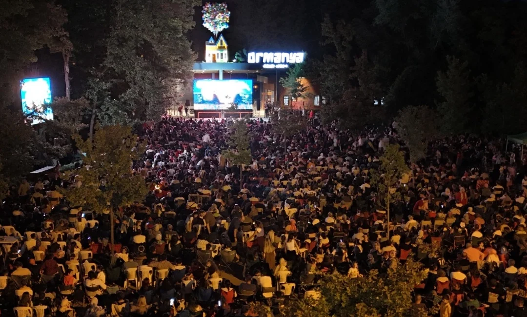 Kocaeli Büyükşehir Belediyesi, Ormanya Doğal Yaşam Parkı’nda düzenlediği Gece Sineması