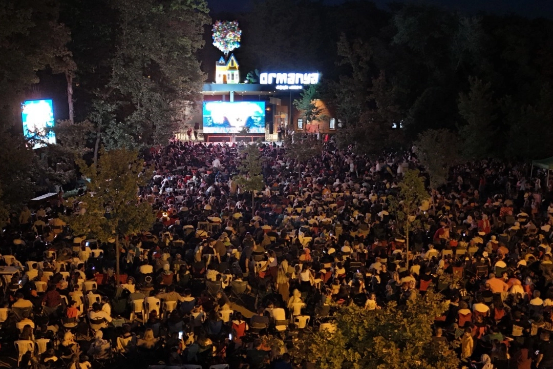 Kocaeli Büyükşehir Belediyesi, Ormanya Doğal Yaşam Parkı’nda düzenlediği Gece Sineması
