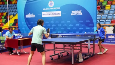 Konya’da Selçuklu Belediyesi tarafından düzenlenen Ödüllü Masa Tenisi Turnuvası’nda madalyalar