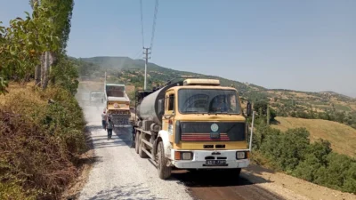 Manisa Büyükşehir Belediyesi, il genelinde yürüttüğü asfalt çalışmaları ile vatandaşların