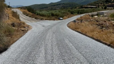 Muğla Milas Belediyesi kırsal mahallelerdeki yol yapım çalışmalarına hız kesmeden