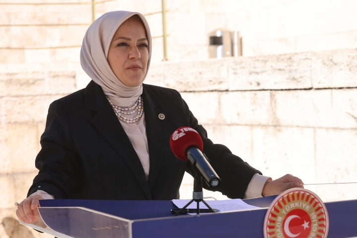 Yeni Yol Partisi Denizli Milletvekili Sema Silkin Ün, vatandaşların e-Devlet