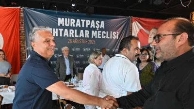 Muratpaşa Belediye Başkanı Ümit Uysal, muhtarlarla bir araya geldiği toplantıda