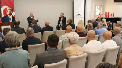 Bursa’da çeşitli temaslarda bulunan Zafer Partisi Genel Başkanı Ümit Özdağ,