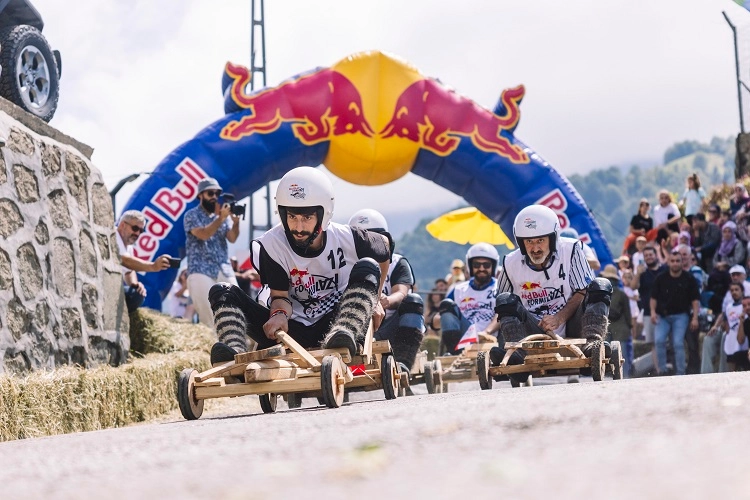 Karadeniz’in geleneksel tahta araba yarışı Red Bull Formulaz, 24 Ağustos