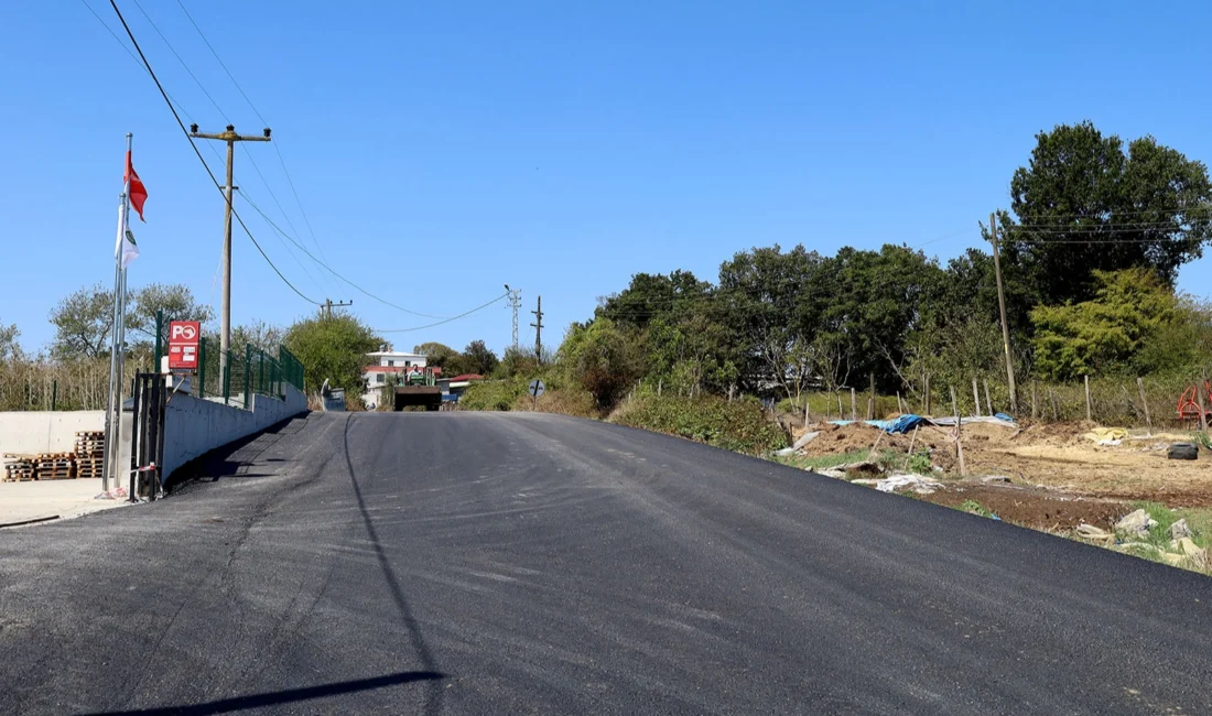 Sakarya Büyükşehir Belediyesi, Kaynarca ilçesinde sürdürdüğü sıcak asfalt çalışmalarına yeni