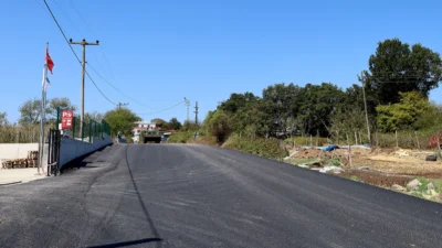 Sakarya Büyükşehir Belediyesi, Kaynarca ilçesinde sürdürdüğü sıcak asfalt çalışmalarına yeni