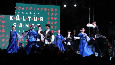 Sakarya Büyükşehir Belediyesi’nin Millet Bahçesi’nde büyük coşkuya sahne olan Sakarya