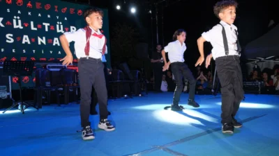 Sakarya Büyükşehir Belediyesi’nin düzenlediği Kültür Sanat Festivali kapsamında gerçekleştirilen Roman