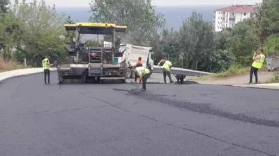 Trabzon Büyükşehir Belediyesi, şehir merkezi ve ilçelerde yürüttüğü asfalt ve