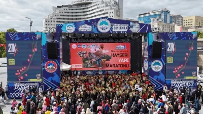 Kayseri Büyükşehir Belediyesi’nin 5’inci Uluslararası Kayseri Yarı Maratonu kapsamında düzenlediği