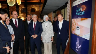 Albayrak Grubu, büyük bir beğeni toplayan Âdil-i Mutlak Hat Eserleri